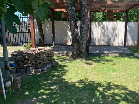 Casa en Alquiler con 1 cochera