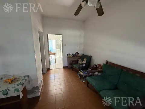 Venta casa 2 ambientes con patio en Wilde