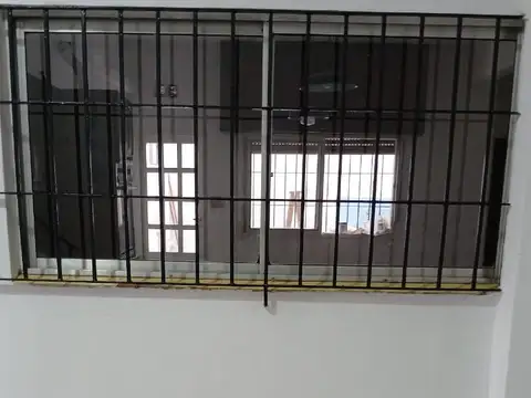 Depto Tipo Casa en Alquiler en Loma Hermosa, $ 850.000