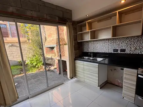 Depto Tipo Casa en Alquiler de 3 ambientes