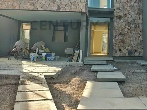 CASA EN VENTA A ESTRENAR EN BARRIO PRIVADO GODOY CRUZ
