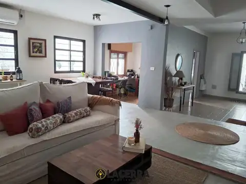 Casa 7 ambientes con 4 baños