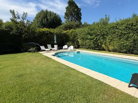 CASA 7 AMBIENTES COUNTRY CLUB MAYLING PILETA