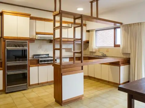 Casa 7 ambientes con 3 baños