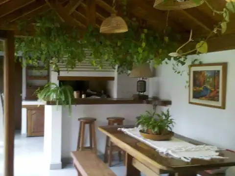 VENTA CASA 4 DORMITORIO MENDIOLAZA CENTRO CORDOBA