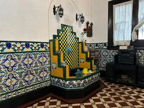 Casa 9 ambientes con 3 baños