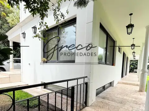 Casa 5 ambientes con 4 baños