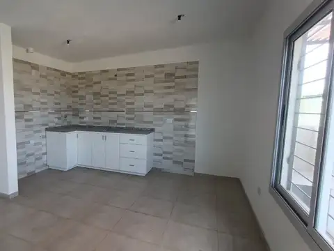 Casa 3 ambientes con 1 baño