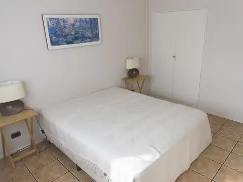 Departamento de 4 ambientes con balcón.