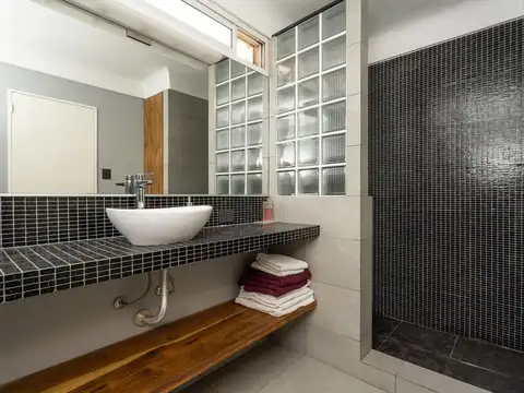 VENTA DEPTO 4 AMB Y DEPENDENCIA CABALLITO COCHERA