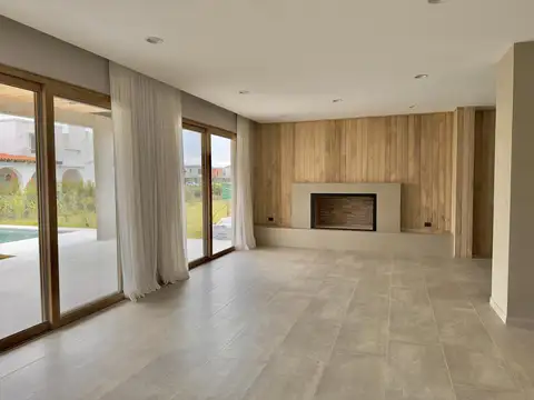 Casa 7 ambientes con 4 baños