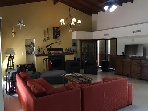 Casa en Venta en Countries y Barrios Cerrados en Berazategui, USD 400.000