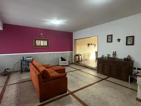 Casa en Venta con 4 cocheras