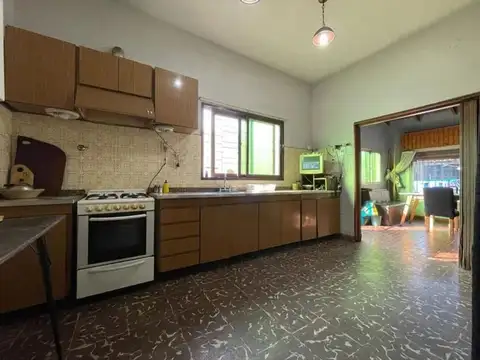 Casa en Venta con 3 cocheras