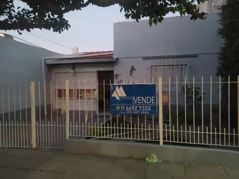 2 Casas sobre lote de 10x30m. en Merlo 