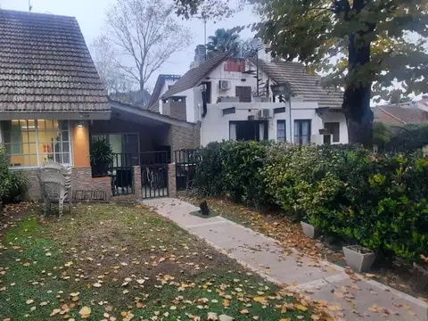 Casa en Venta con 2 cocheras
