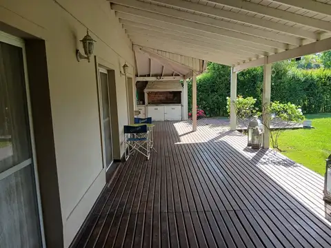 Casa 4 ambientes con 3 baños