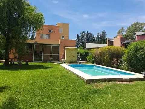 Casa 5 ambientes con 3 baños