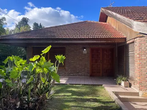 Casa 7 ambientes con 2 baños
