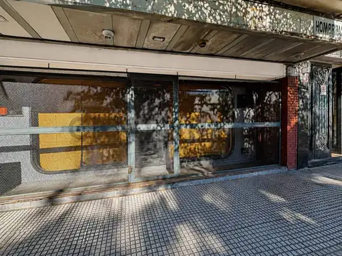 Venta en Oportunidad en Villa Crespo, Local + Gran Depósito con entrada Independiente