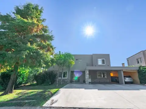 Alquiler Casa 6 ambientes con Pileta en Ayres Plaza