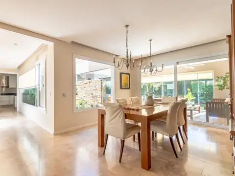 Alquiler Casa 6 ambientes con Pileta en Ayres Plaza