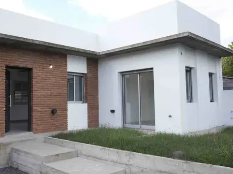 Casa en Alquiler con 1 cochera