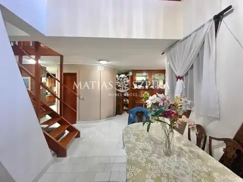 Casa en Venta con 2 cocheras