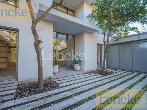 Casa 12 ambientes con 5 baños