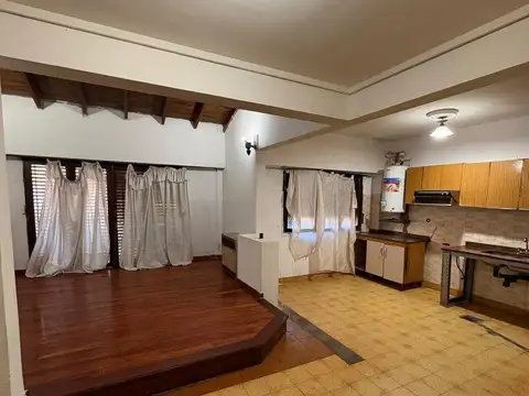 Casa en Alquiler con 1 cochera