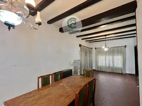 Casa en Alquiler con 2 cocheras