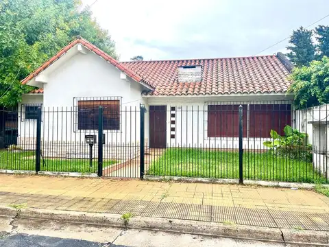 Chalet en esquina desarrollado totalmente en planta baja.