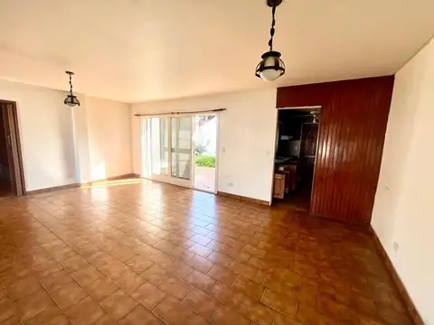 Casa en Venta en Castelar, USD 160.000
