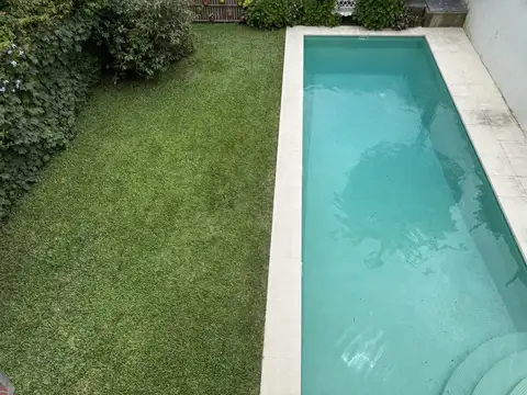 Casa en 2 plantas con jardin y pileta en Victoria