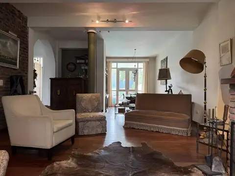 Casa en Venta con 2 cocheras