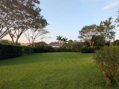 Lote único en barrio Privado Puerto Laurel