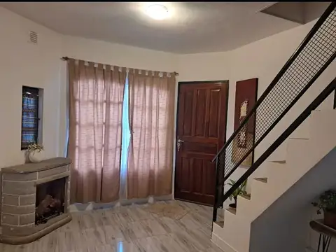 Depto Tipo Casa 4 ambientes con 2 baños
