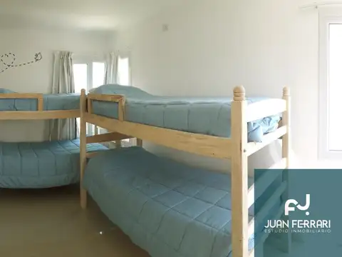 Casa 6 ambientes con 2 baños