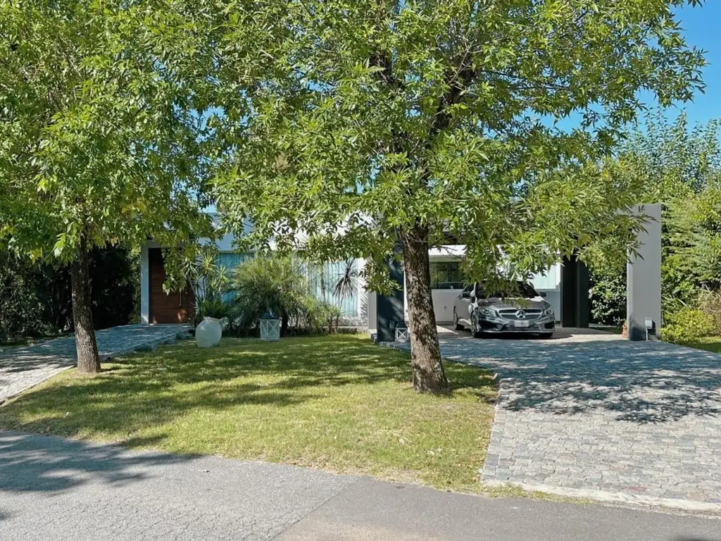 Casa en Venta con cochera