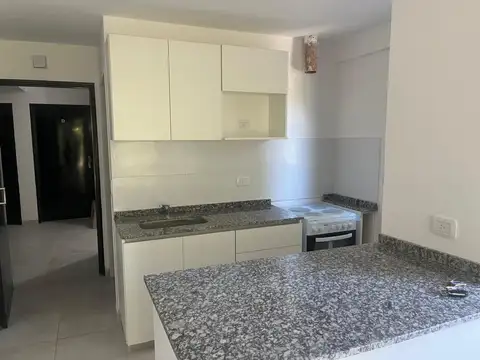 muy luminoso monoambiente en villa del parque con balcon