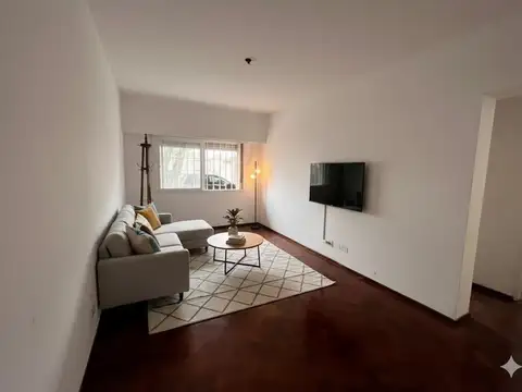 Departamento de dos dormitorios y patio con 71 m2 totales. Abasto, Rosario