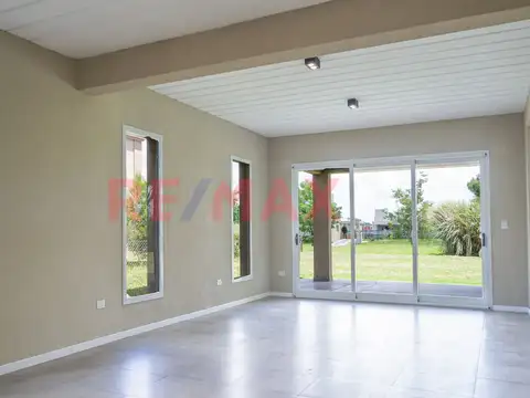 Casa 5 ambientes con 4 baños