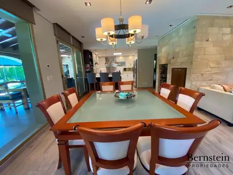 Casa 4 ambientes con 4 baños