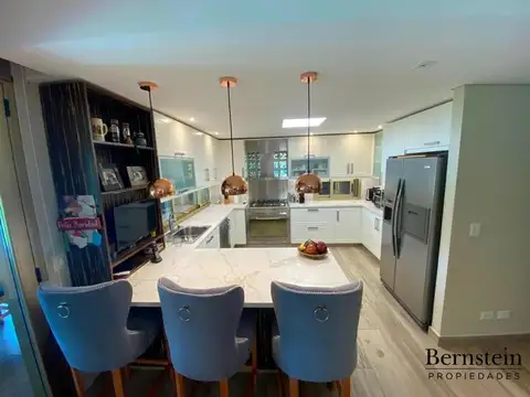 Casa en Venta con 5 cocheras