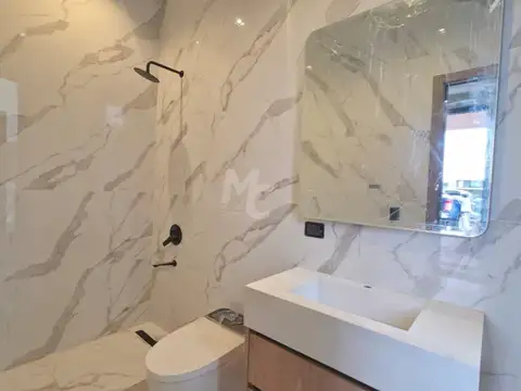 Casa 8 ambientes con 6 baños