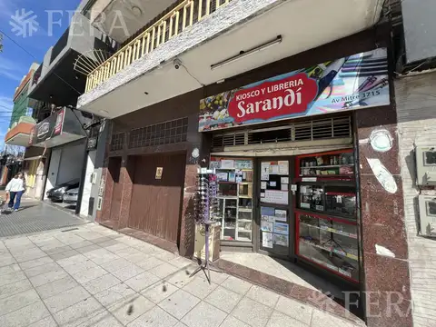 Venta casa 3 ambientes con local y cochera en Sarandi