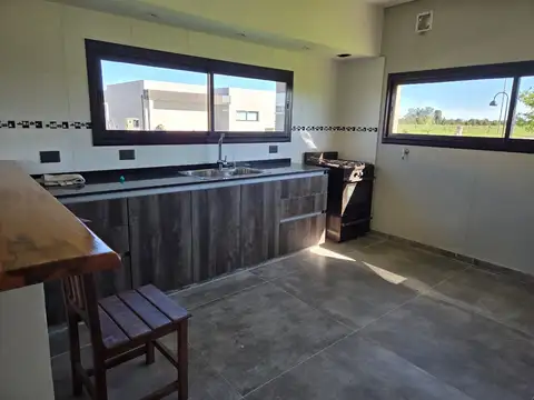 Casa en Alquiler en Horizontes al Sur, USD 1.600