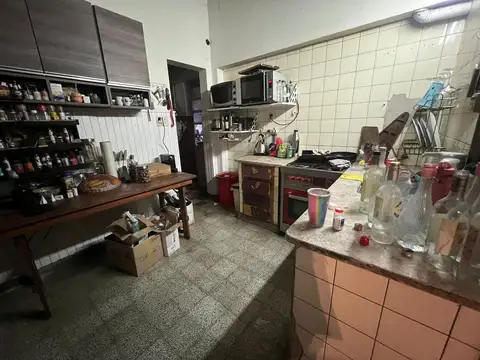 Casa 6 ambientes con 2 baños