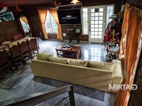 Casa en venta en Funes Calvo 1903