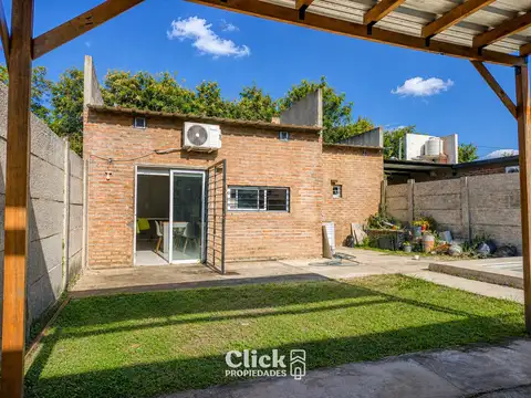CASA | 2 AMBIENTES | PILETA | COCHERA | PATIO | EXCELENTE UBICACIÓN